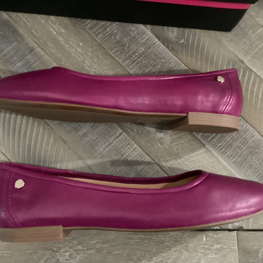 Vince Camuto Minndy Flat (Women), size 8 - Picture 7 of 10